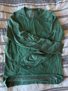 lululemon athletica Long Sleeve Metal Vent tech Tee Green